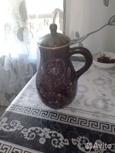 Глиняный кувшин большой