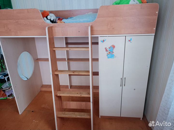 Детская кровать чердак со шкафом