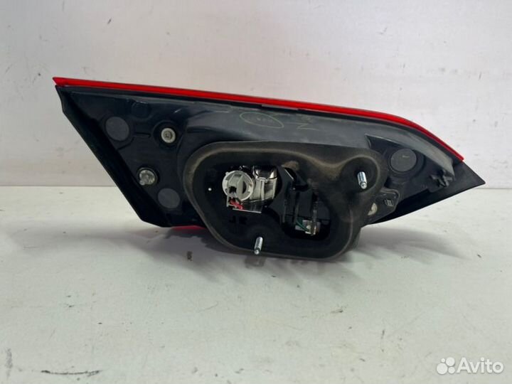 Фонарь внутренний задний правый Toyota Camry