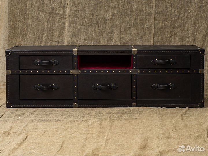 Тв-тумба с кожаной обивкой