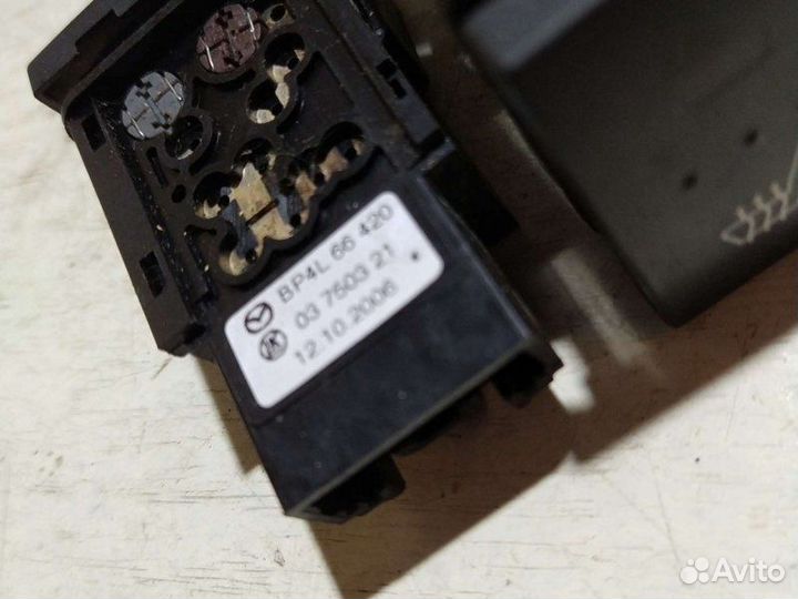 Кнопка подогрева сидений Mazda 3 BK 2006
