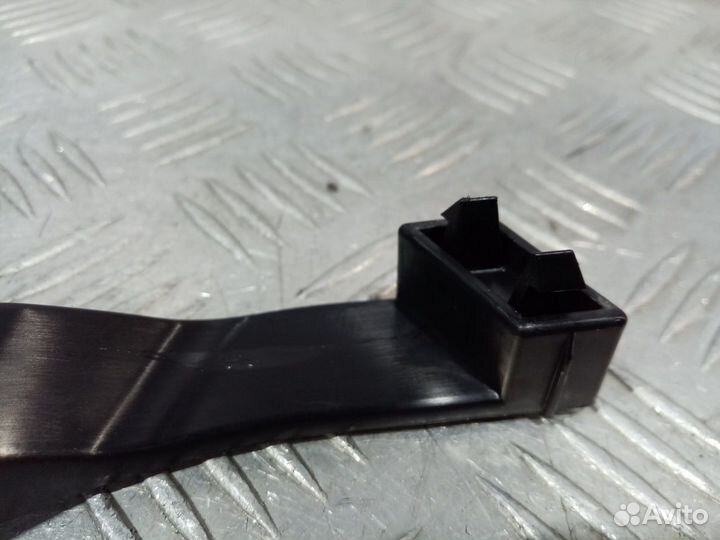 Б/У Кронштейн передней консоли левый#001