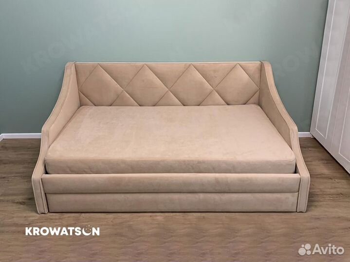 Детская кровать с мягкой спинкой