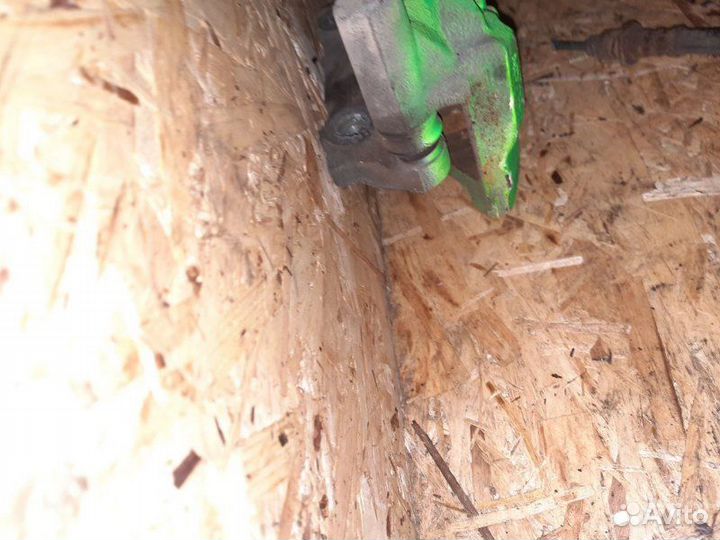 Суппорт задний правый Toyota Mark X GRX121 3GR-FSE