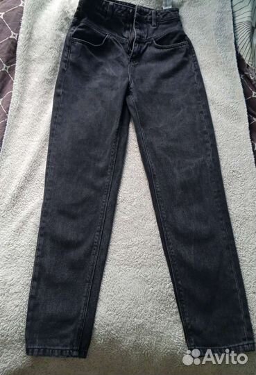Джинсы stradivarius mom slim