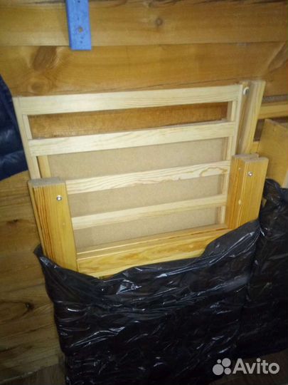 Детская кроватка с маятником