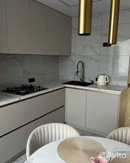 Кухня угловая стильная, многофункциональная