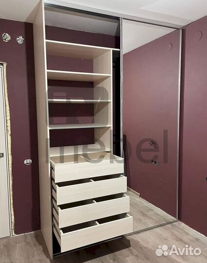 Зеркальный шкаф