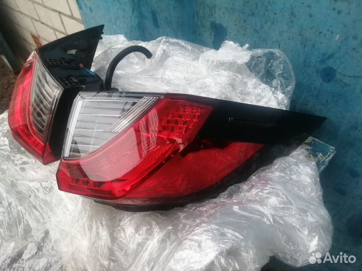 Фонарь задний в крыло Toyota RAV4 XA50