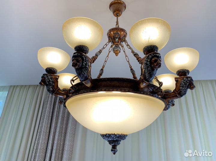Люстра со львами