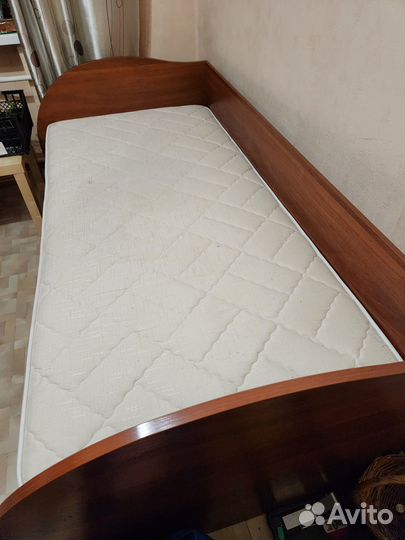 Продам односпальную кровать с матрасом Аскона