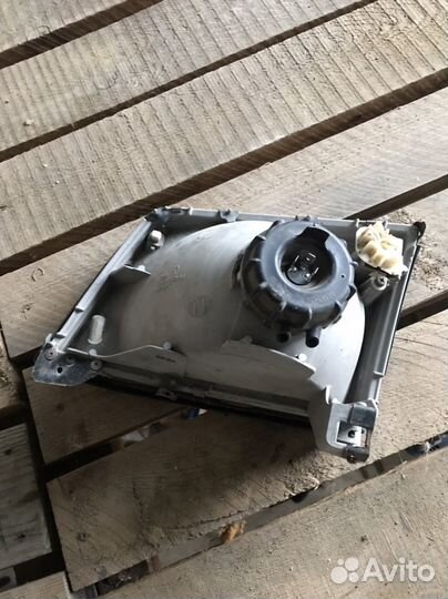 Фара Мазда Бонго