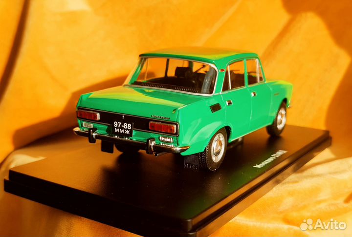 Модель СССР в масштабе 1:24 Москвич 2140 зелёные
