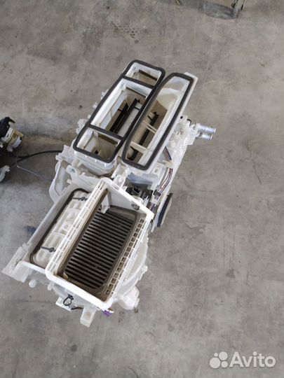 Корпус печки центральный Toyota Corolla (E150) X р