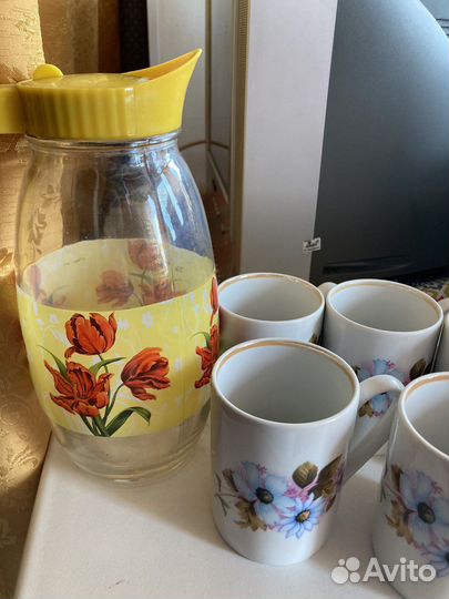 Кувшин и чашки