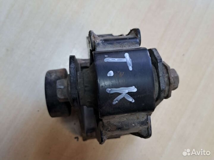 Опора двигателя задняя Toyota corolla E 150