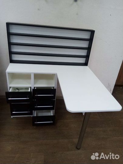 Маникюрный стол складной
