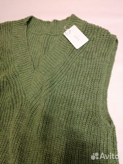 Вязаный жилет с V-образным вырезом