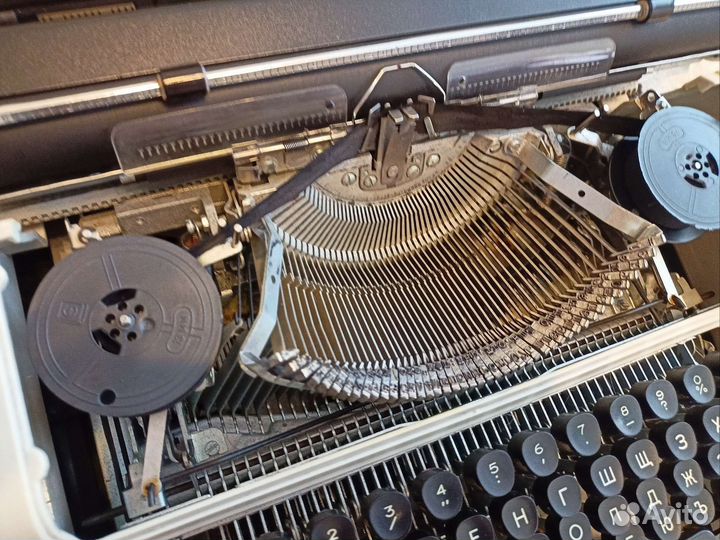 Пишущая машинка Любава пп-305-01 1988