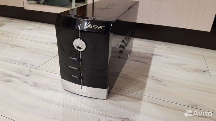 Ибп UPS SVC V1500-F (900 Вт)