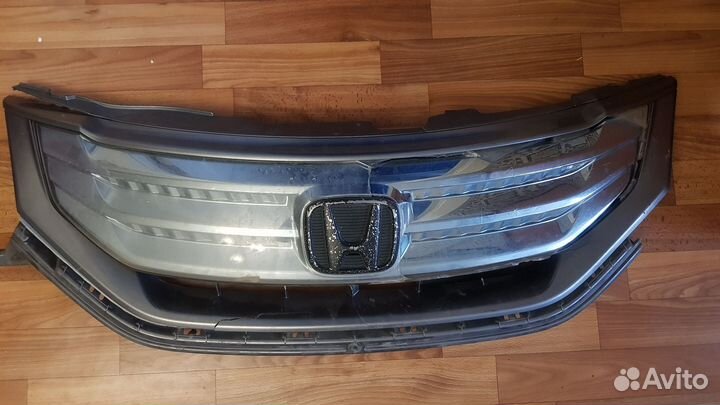 Решетка радиатора Freed GP-3