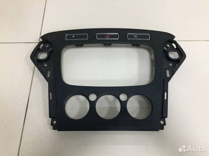 Рамка магнитолы Ford Mondeo 4 2007-2015