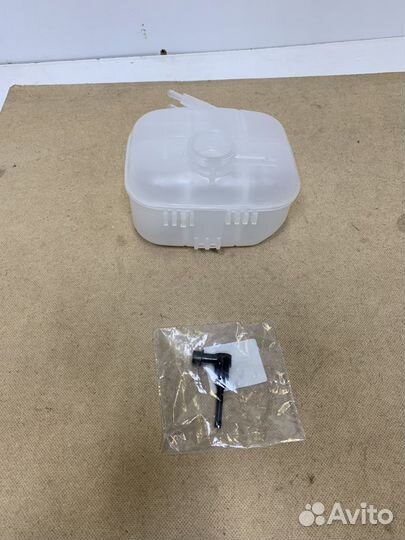 Бачок расширительный с датчиком Opel Astra H