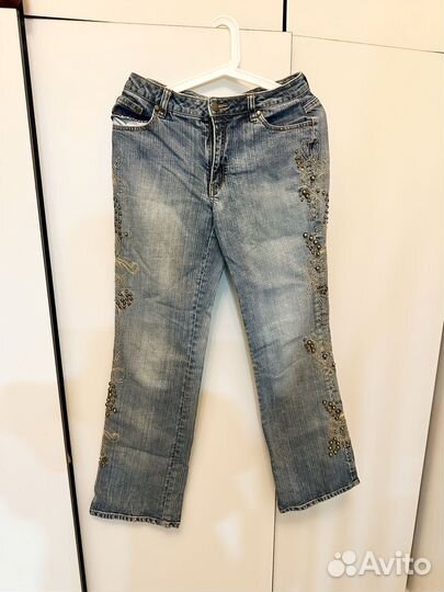 Винтажные джинсы с вышивкой и клепками