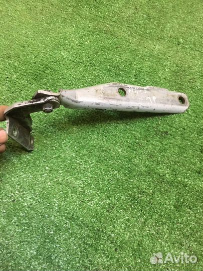 Петля капота audi а6с5 правая