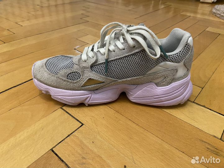 Женские кроссовки Adidas Original falcon W 35,5-36