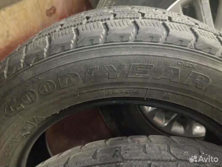 Goodyear Ice Navi Zea 215/60 R16 95Q