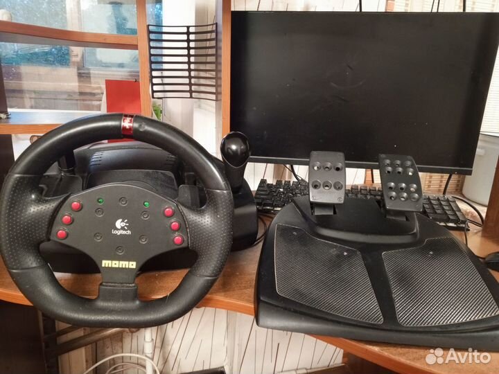 Руль для компьютера Logitech