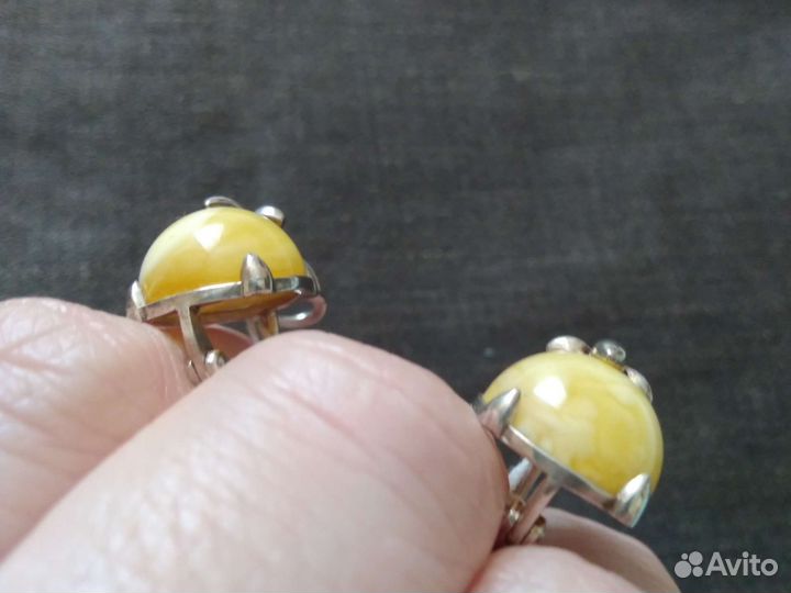 Серебряные серьги с королевским янтарем