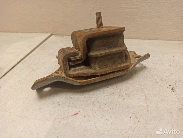 Подушка двигателя Субару