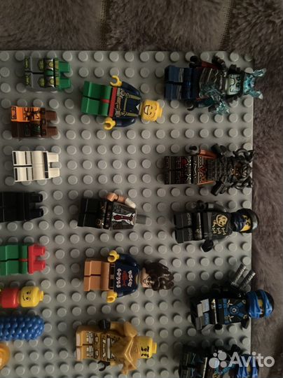 Лего фигурки и лего предметы