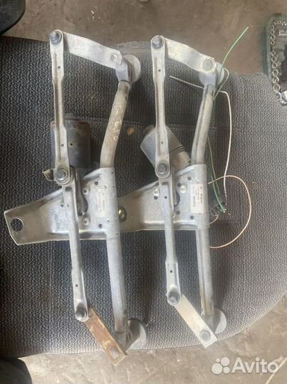 Трапеция стеклоочистителей с мотором Peugeot 206