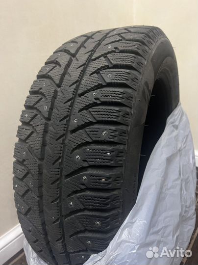 4 колеса шиповонные Bridgestone, зимние 4 штуки
