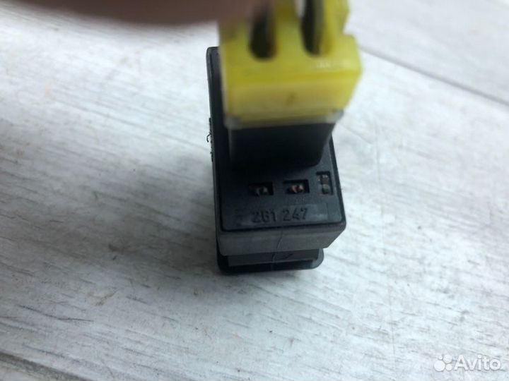 Кнопка обогрева сидений Nissan Terrano внедорожник