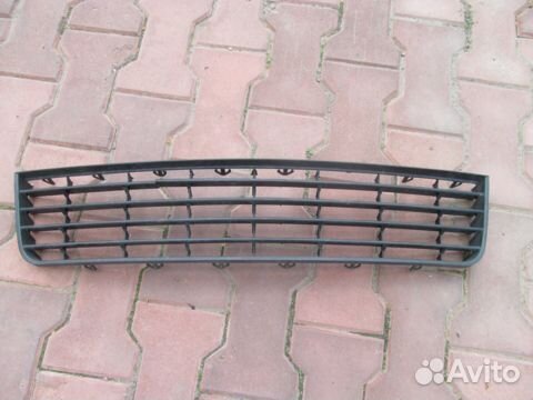 Решетка в бампер передняя Vw Golf 5 хэтчбек 2004