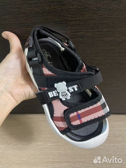 Сандали новые