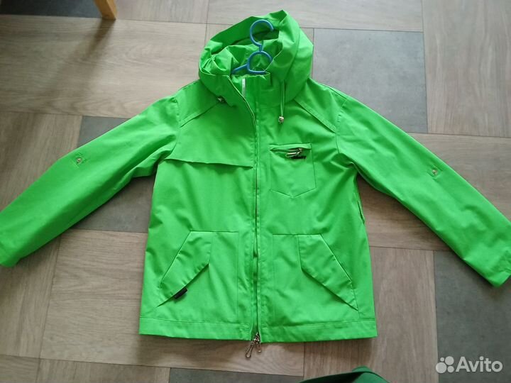 Ветровка женская