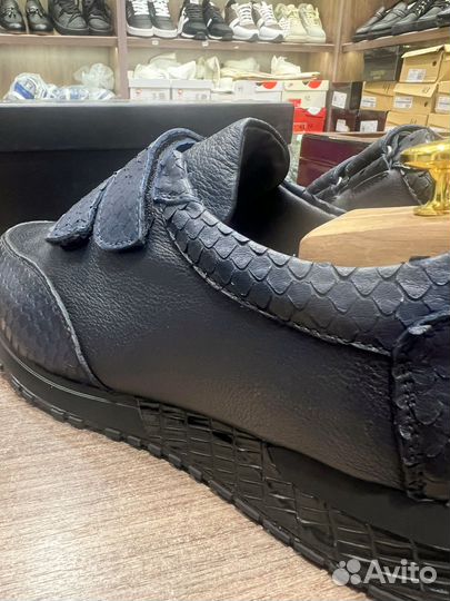 Кроссовки новые натуральная кожа