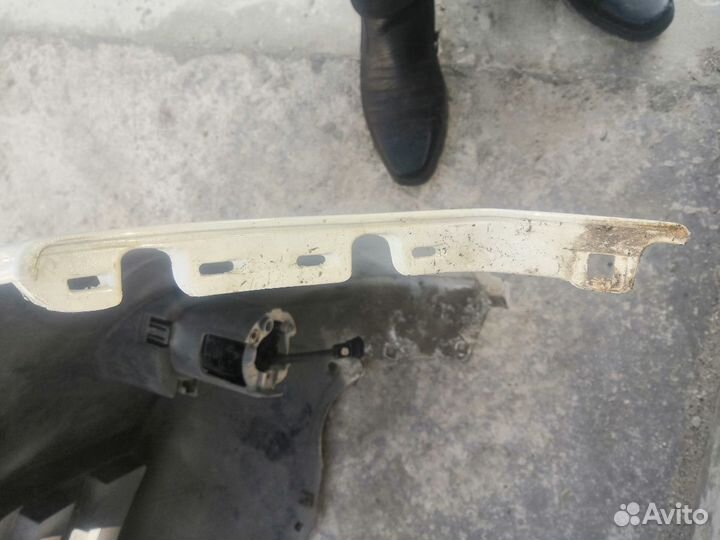 Бампер Ниссан Серена