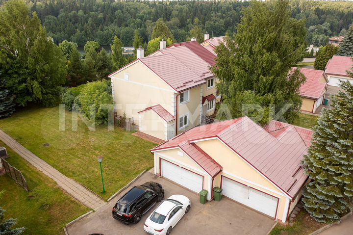 Таунхаус 266 м² на участке 1 сот.