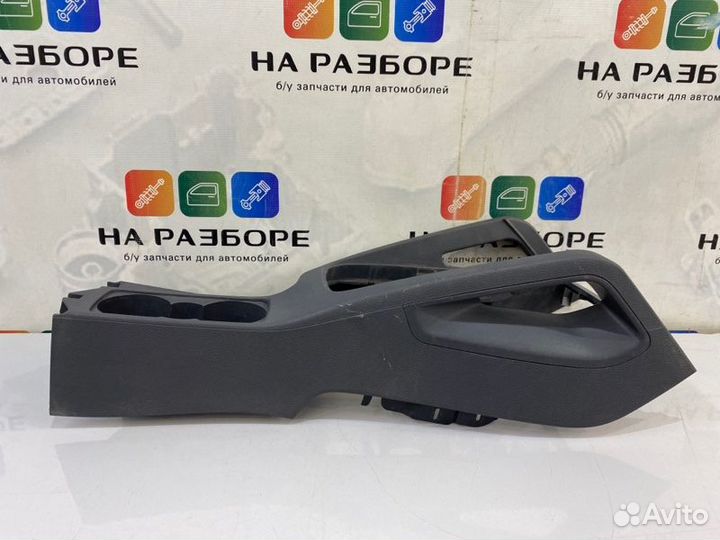 Консоль между сидений Volkswagen Golf MK5 caxa