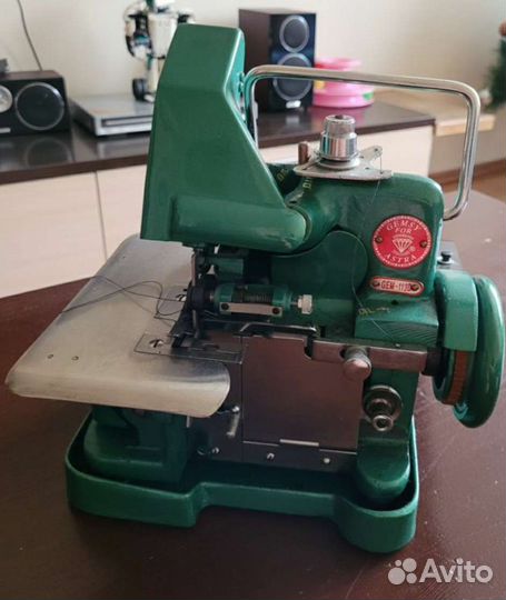 Швейная машинка оверлок