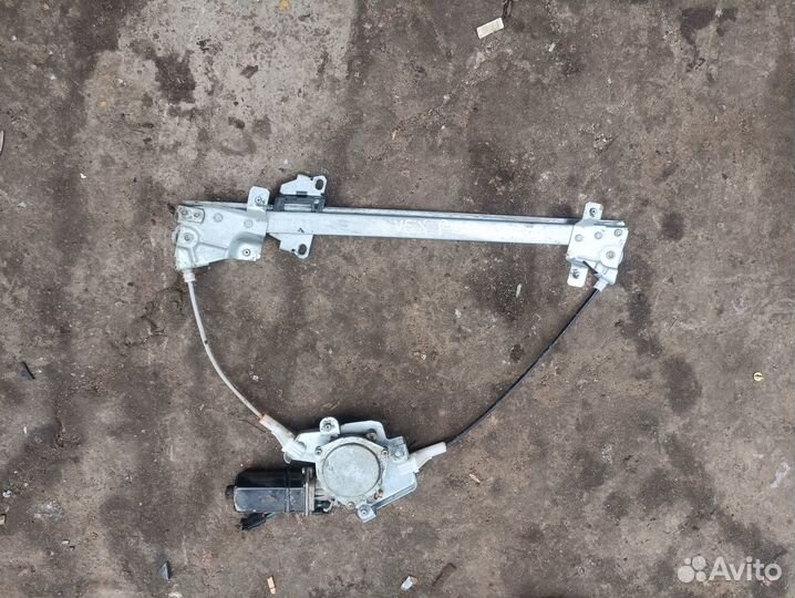 Передний левый стеклоподъёмник Daewoo Nexia