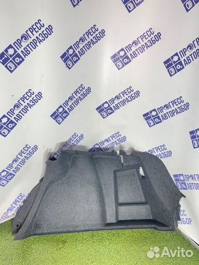 Обшивка багажника задняя правая Volkswagen Jetta