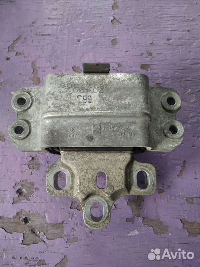 Опора двигателя VW Passat B6 2.0