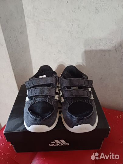 Кроссовки adidas